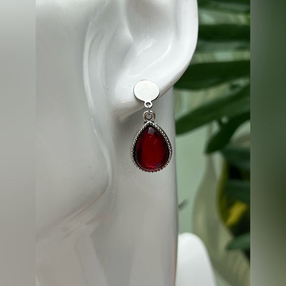 Bohemian Edgy Red Teardrop Necklace set with Earrings - Trendy Edgy Jewelry Set - Picture 10 of 17